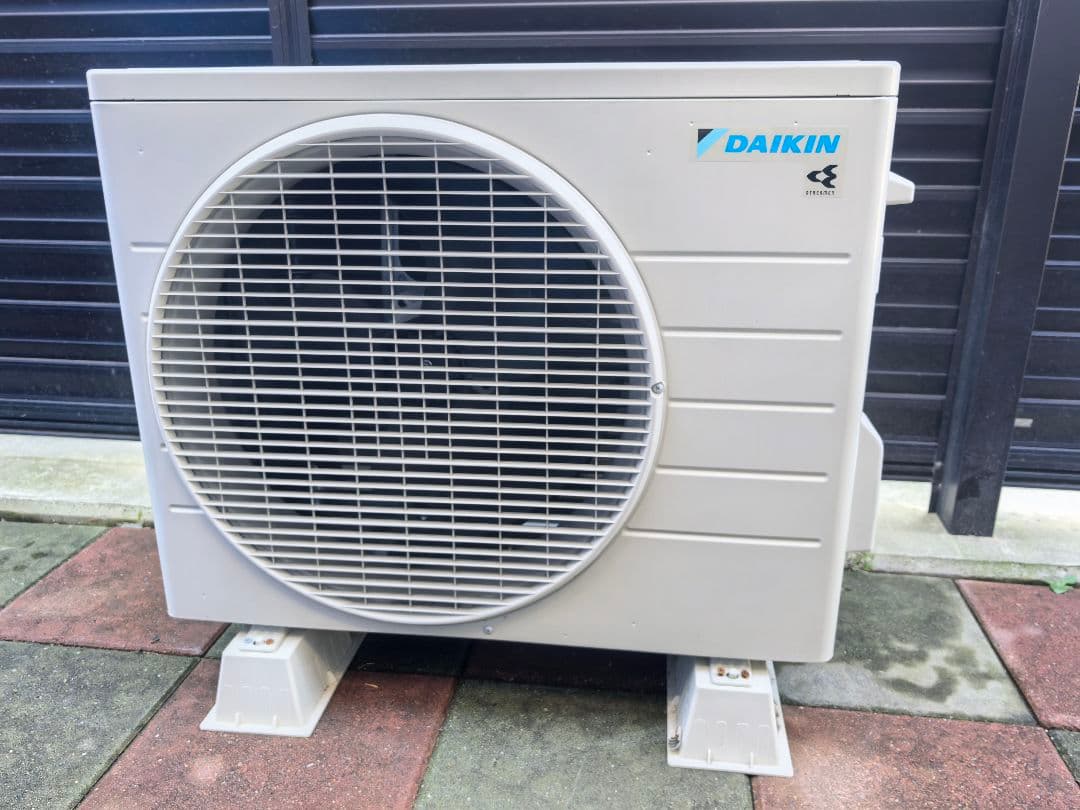 タオ 2023年モデルDAIKEN　ルームエアコン　2.2 キロ　6畳