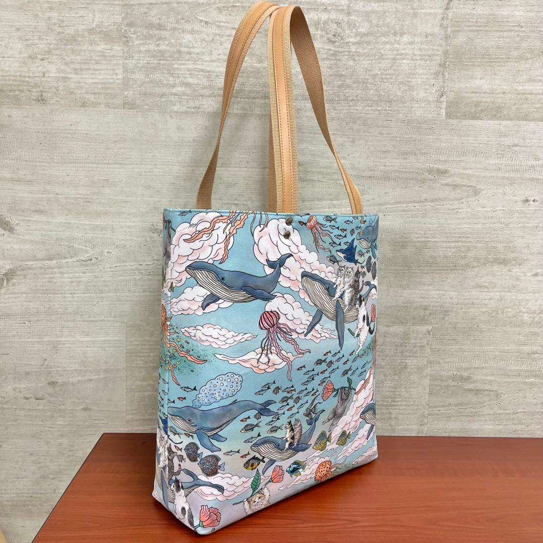 おとぎの国の猫と仲間たちハンドメイド　A4サイズトートバック＆18㎝ポーチセット