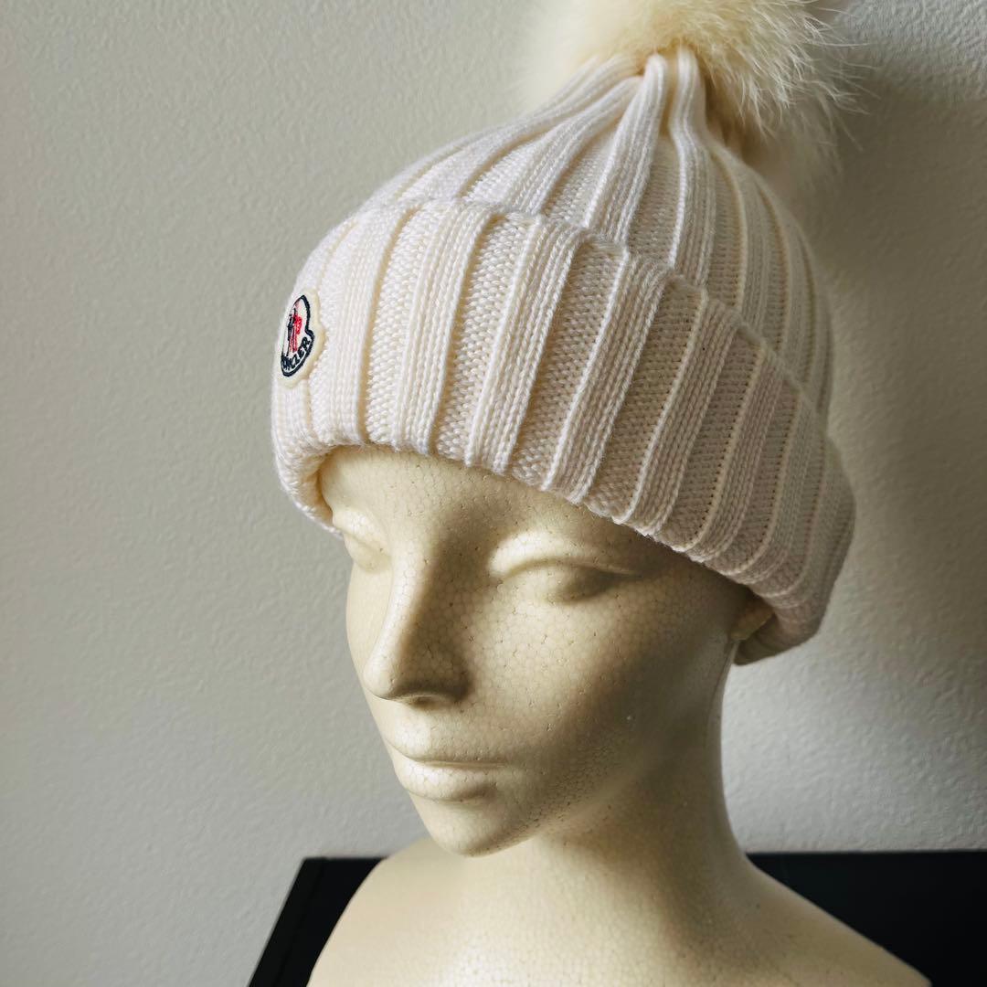 モンクレール　ニット帽　ホワイト ポンポン付き ニット帽
