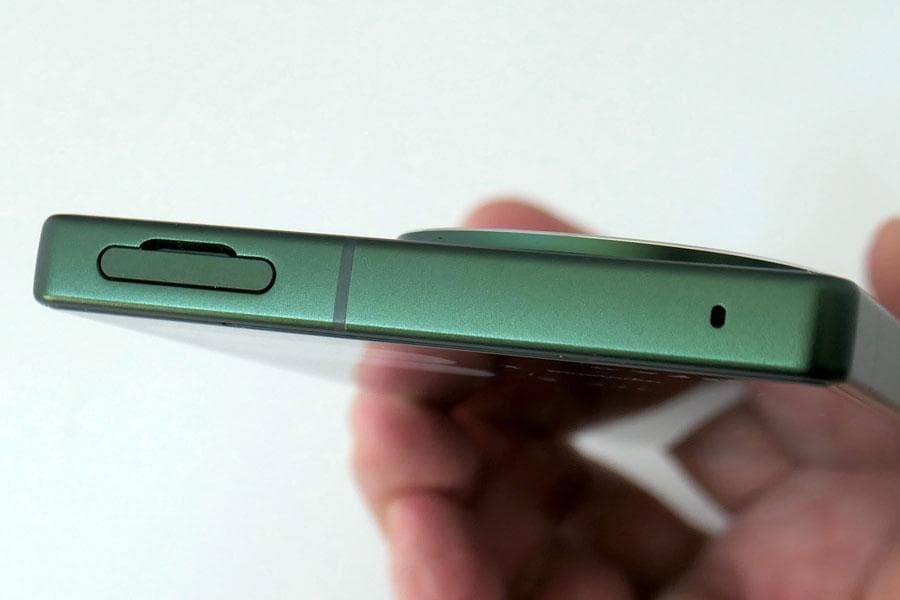 【美品】AQUOS R9 SIMフリー(緑) ＋純正色ケース