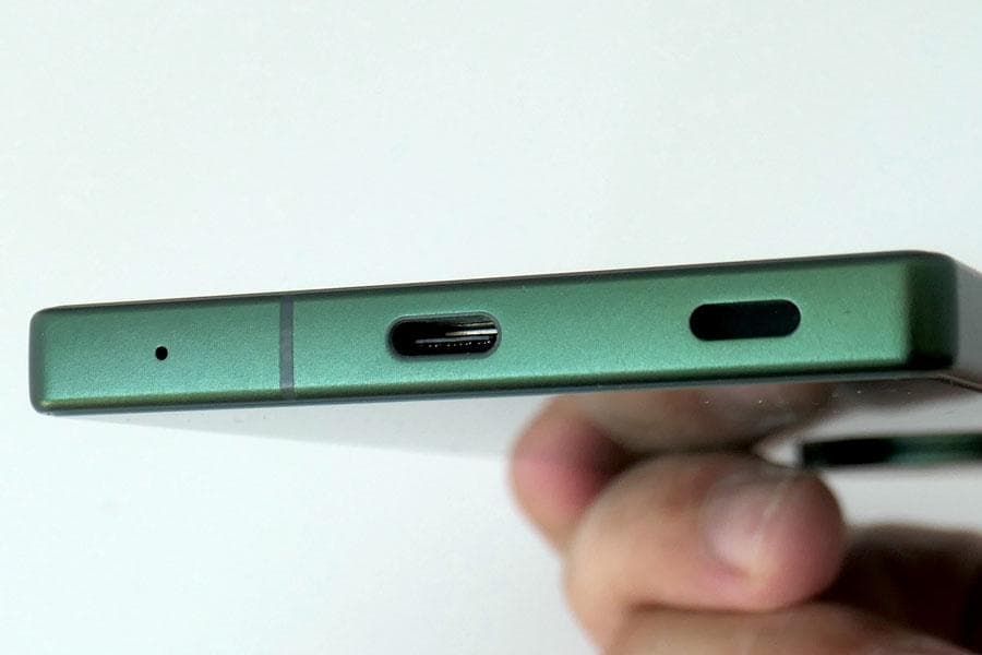 【美品】AQUOS R9 SIMフリー(緑) ＋純正色ケース