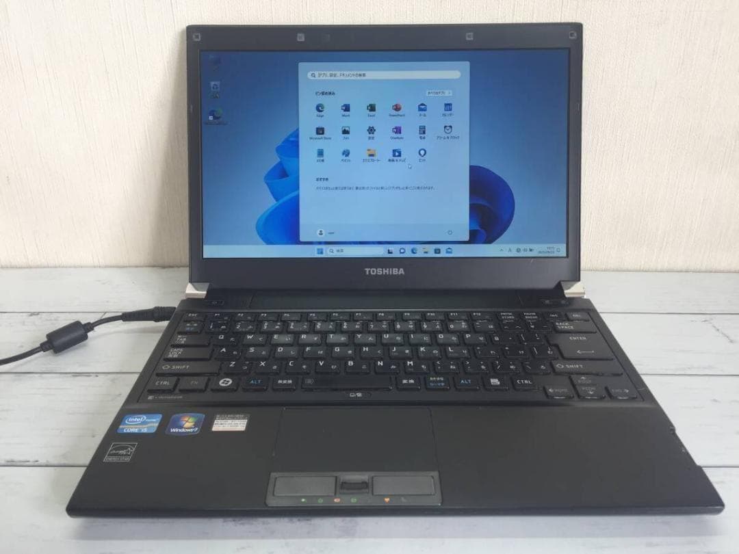 東芝 dynabook R731/W2MB 13.3型コンパクトノートパソコン