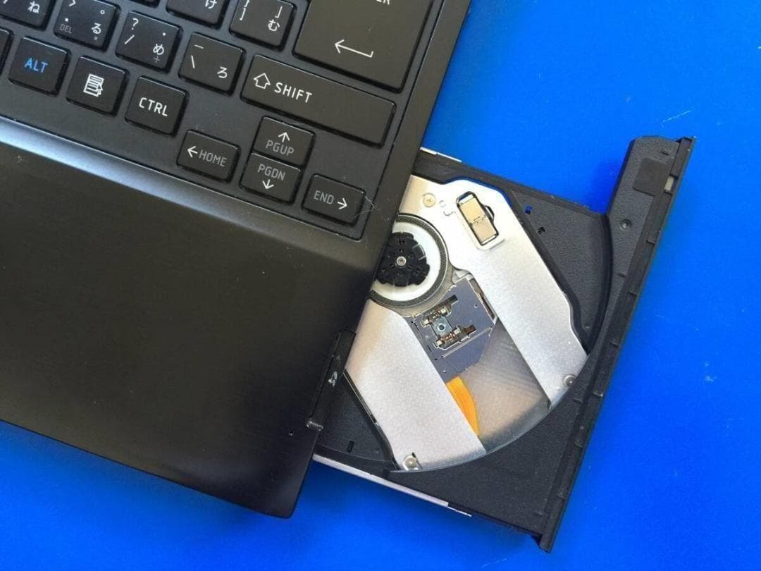 東芝 dynabook R731/W2MB 13.3型コンパクトノートパソコン