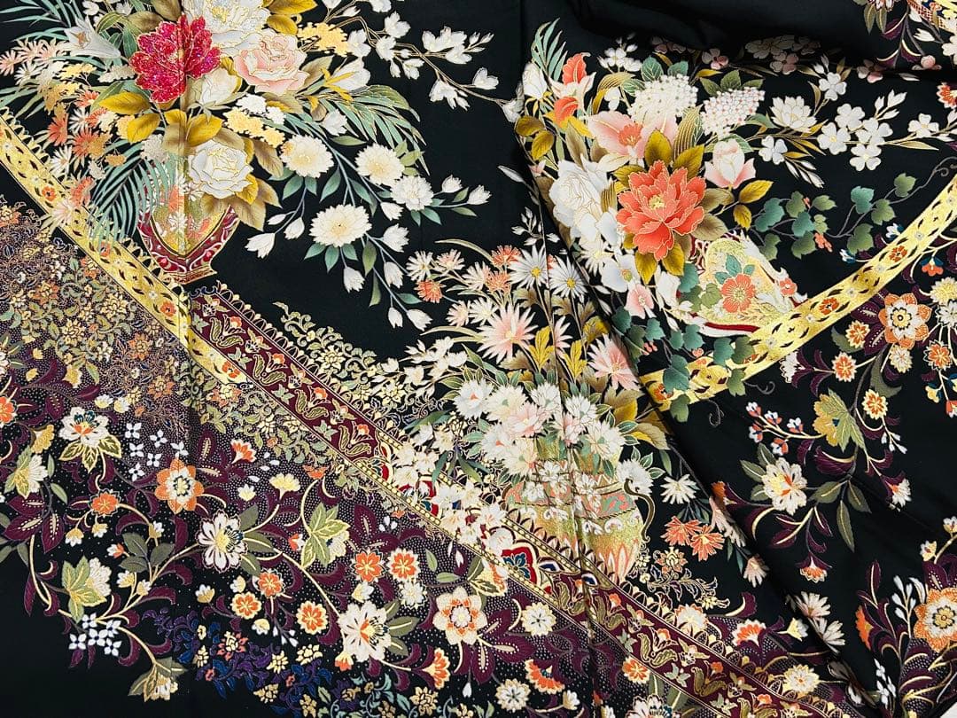 新品　エレガントで女性の魅力を最大限に発揮する手書き友禅黒留袖フルセット