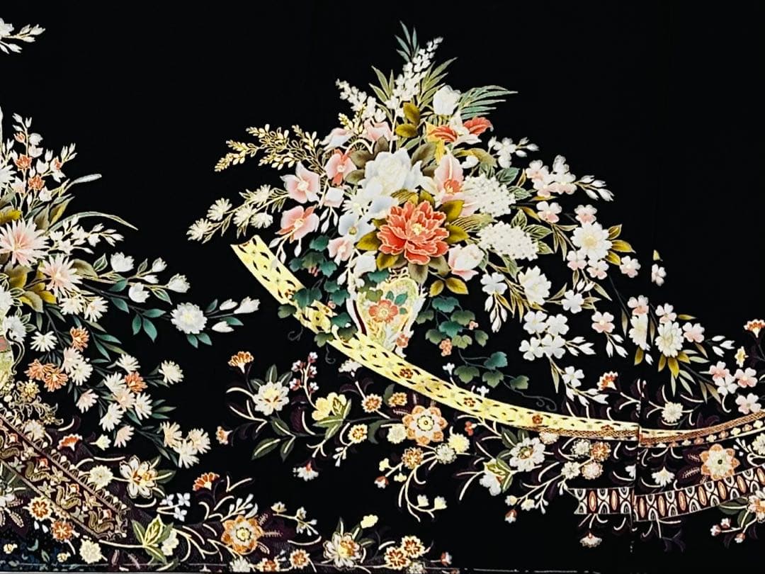 新品　エレガントで女性の魅力を最大限に発揮する手書き友禅黒留袖フルセット