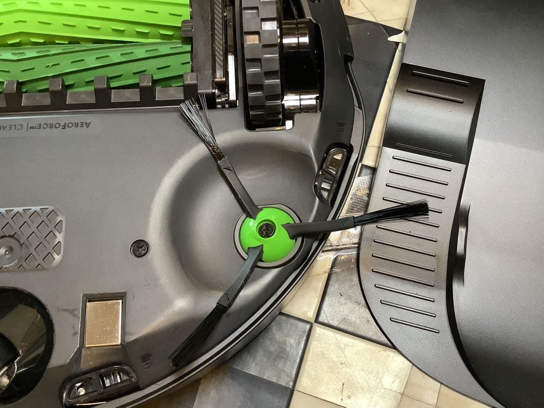 iRobot Roomba ルンバ j7+　ロボット掃除機