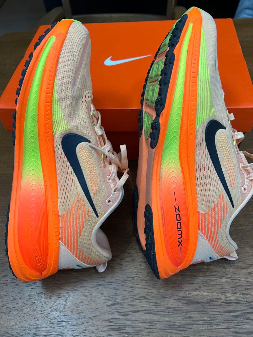 Nike ボメロ18 28.0ランニングシューズ ピーチオレンジ サイズ