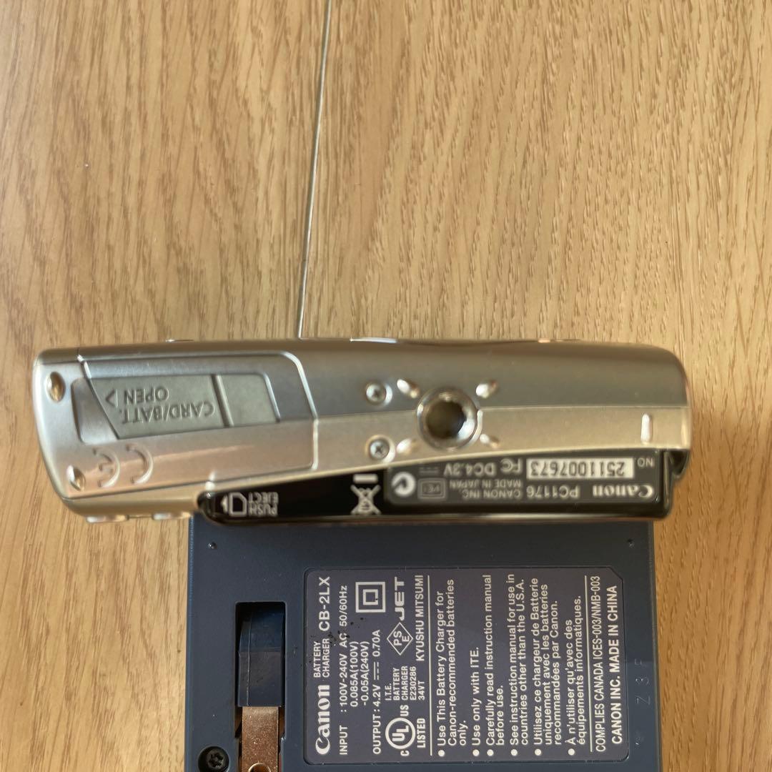 Canon キャノン　IXY 800IS　シルバー　イクシー　デジタルカメラ