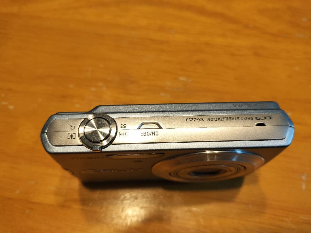 CASIO EXILIM EX-Z250 9.1MP デジタルカメラ