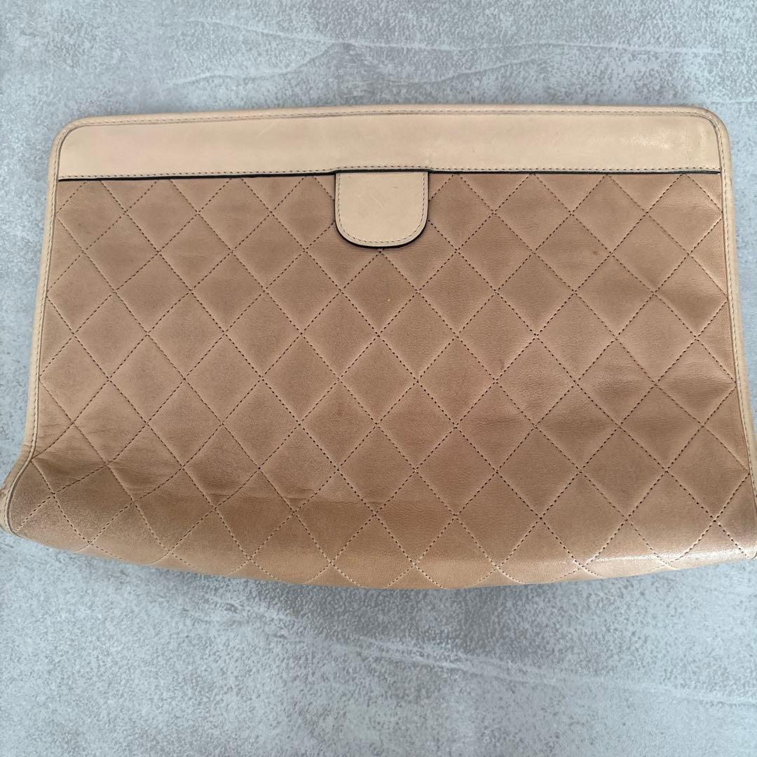 CHANEL ベージュ キルティング クラッチバッグ