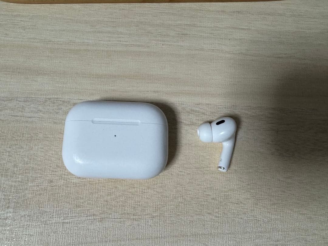 Apple AirPods Pro（第2世代） 純正 ケース＋右耳