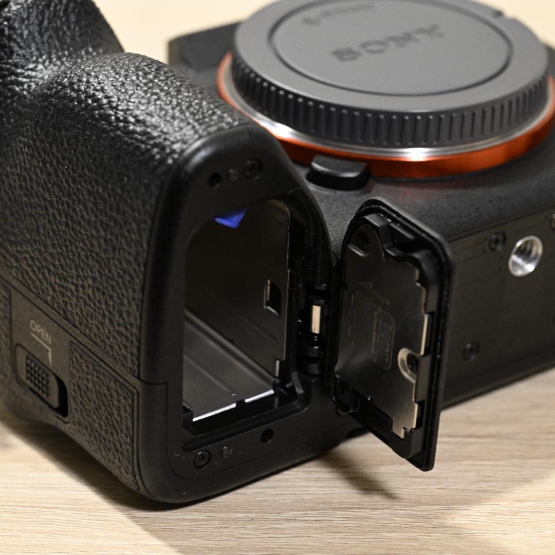 SONY α7 IV　ILCE-7M4　25年7月購入　2500枚以下