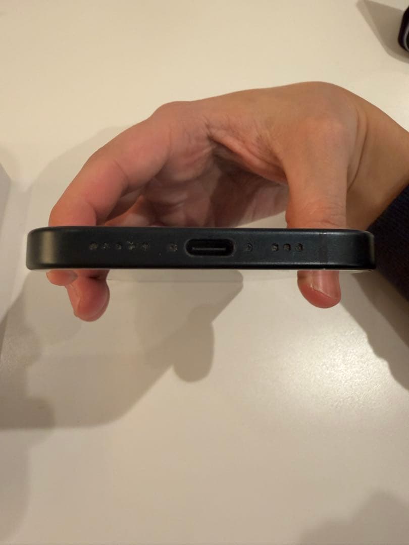 【美品】iPhone 15 128GB SIMフリー Faroケース付