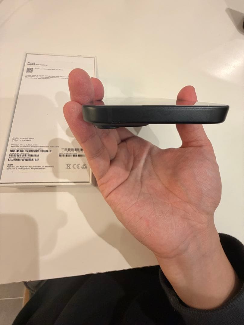【美品】iPhone 15 128GB SIMフリー Faroケース付