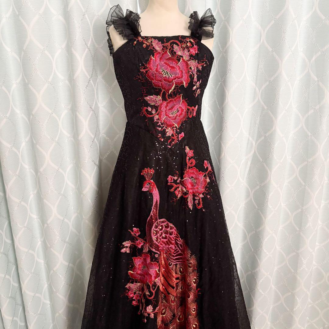 カラオケドレス 発表会 孔雀刺繍の黒ロングドレス