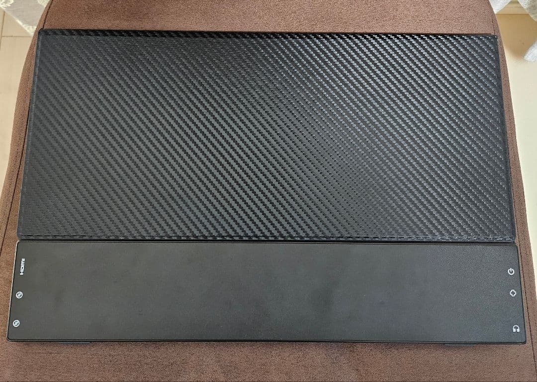 タッチディスプレイ　15インチ　モバイル　カバー付き