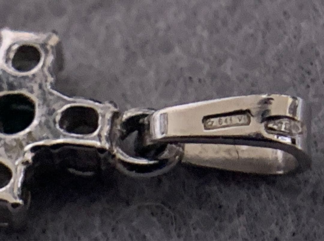 750ホワイトゴールドクロスペンダント& K18ヘマタイトクロス