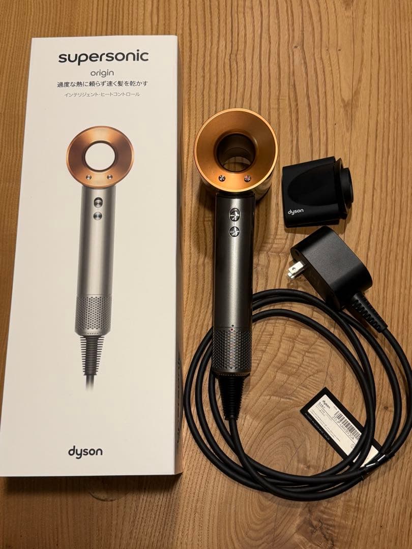美品　ダイソン ヘアドライヤー ニッケル／コッパー HD08 BNBC