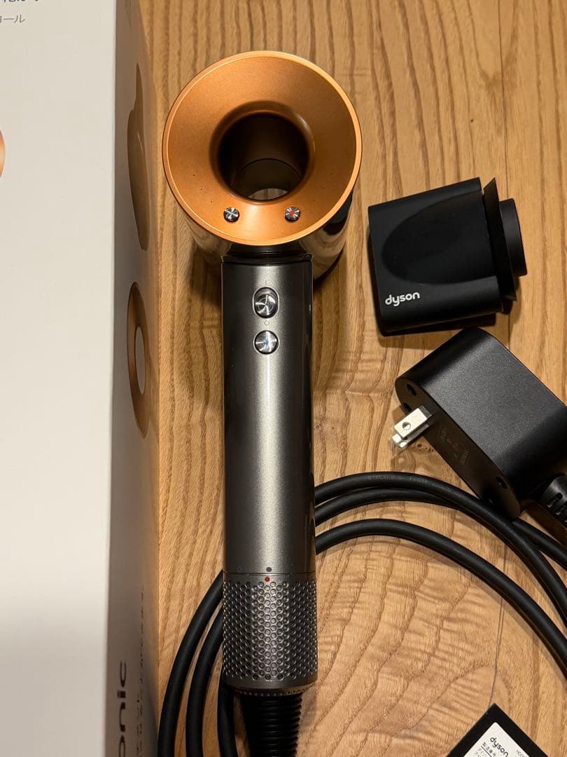 美品　ダイソン ヘアドライヤー ニッケル／コッパー HD08 BNBC