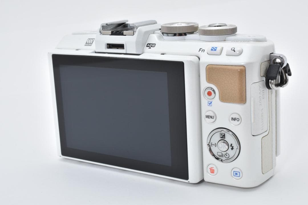 【大人気】 OLYMPUS オリンパス Pen E-PL7 ミラーレス一眼カメラ