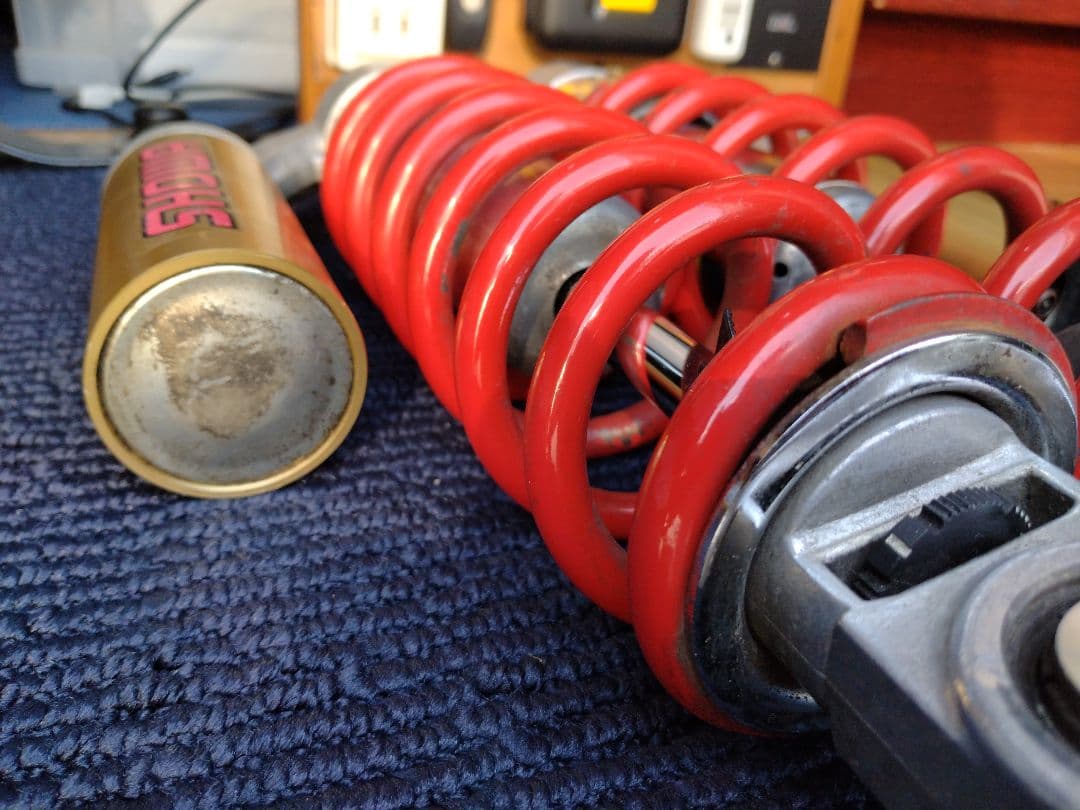 SHOWA サスペンション ショックアブソーバー