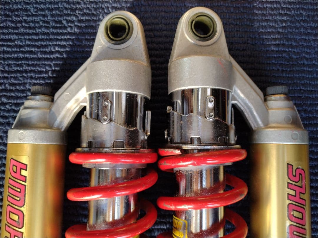 SHOWA サスペンション ショックアブソーバー