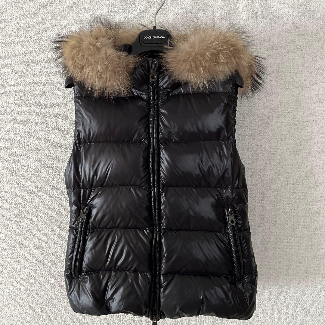 DUVETICAデュベティカ黒 ダウンベスト38 サイズ　ラクーンリアルファー