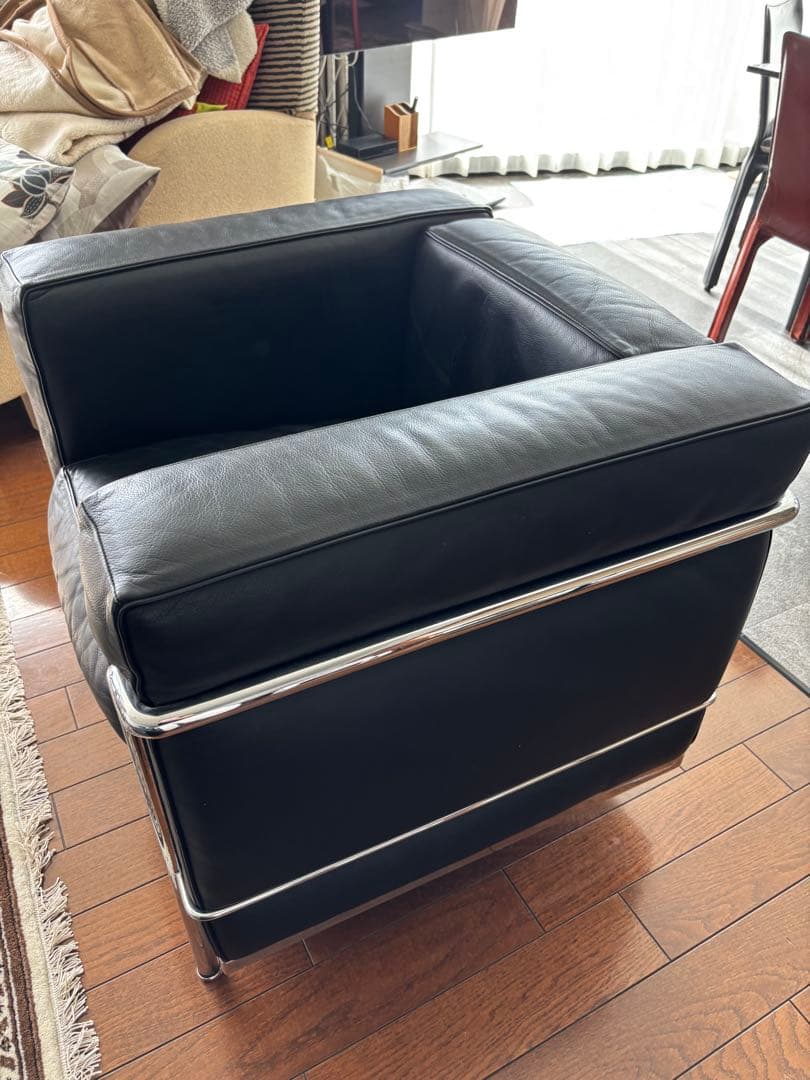 らぎ　カッシーナ　ブラックレザー 1人掛けソファ