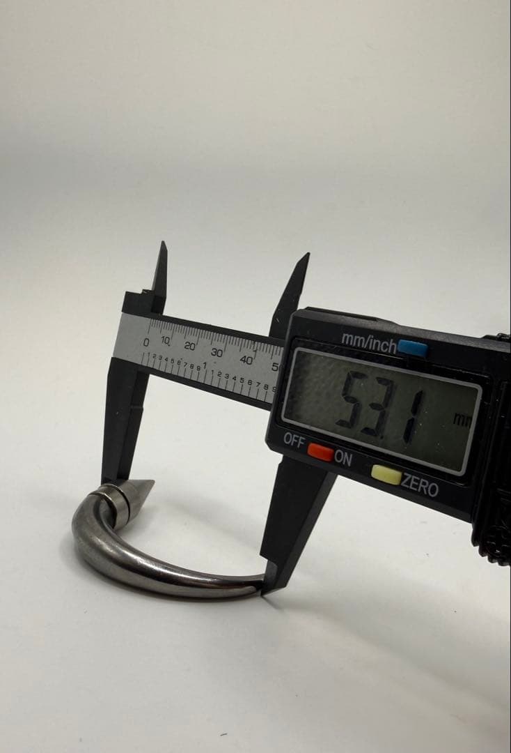 GIVENCHY ホーン ピアス 53mm シルバー