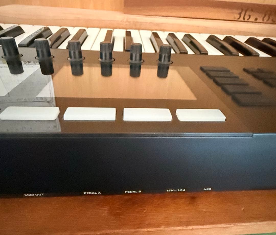 Komplete Kontrol S61 MK2 使用極少 美品
