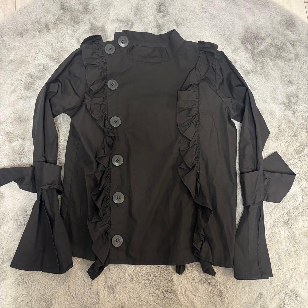 MELT THE LADY ボタンフリルブラウス