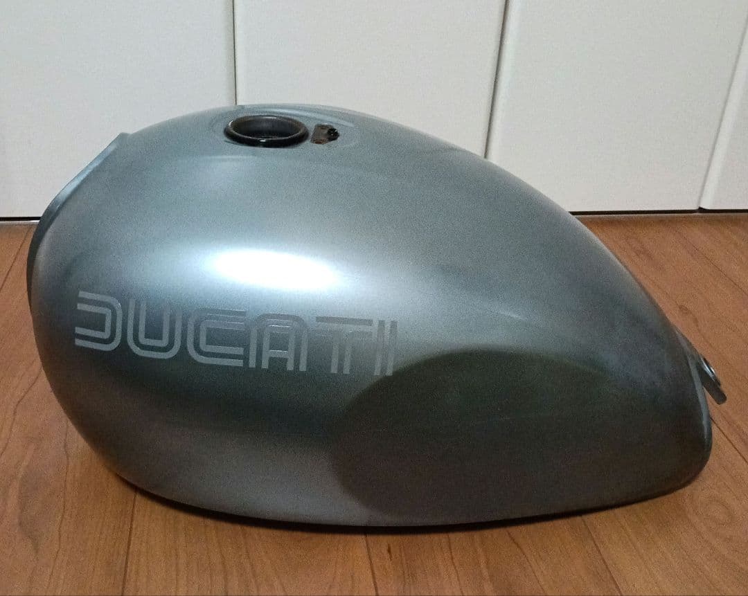 カワサキ　エストレヤ　タンク　 キャブレター使用