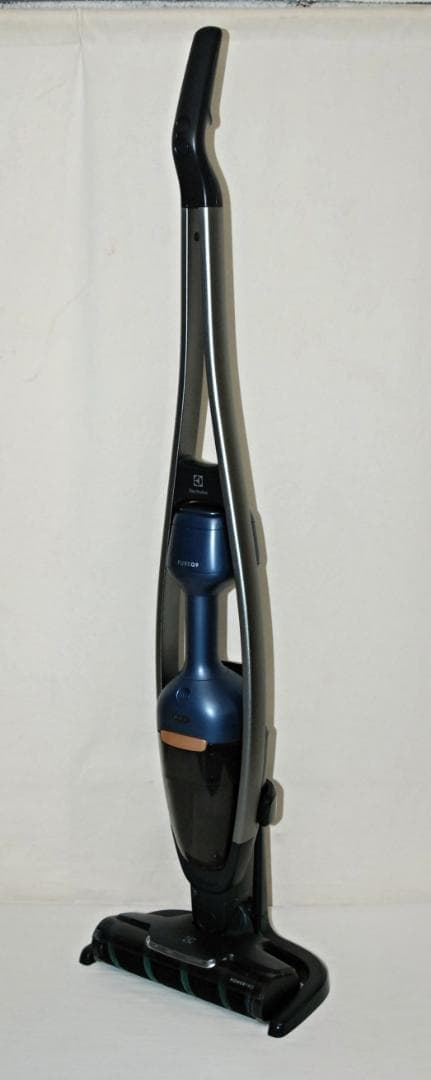 エレクトロラックス PURE Q9 スティッククリーナー 北欧デザイン