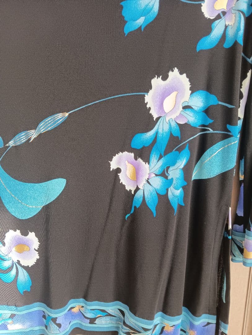 ♥連休大幅値下げ 超美品♥レオナール 花柄 長袖トップス