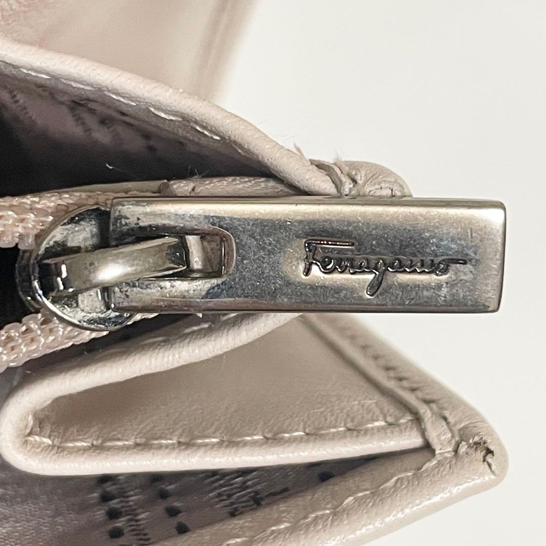 未使用⭐︎サルヴァトーレ フェラガモ　Ferragamo レザー 長財布 リボン