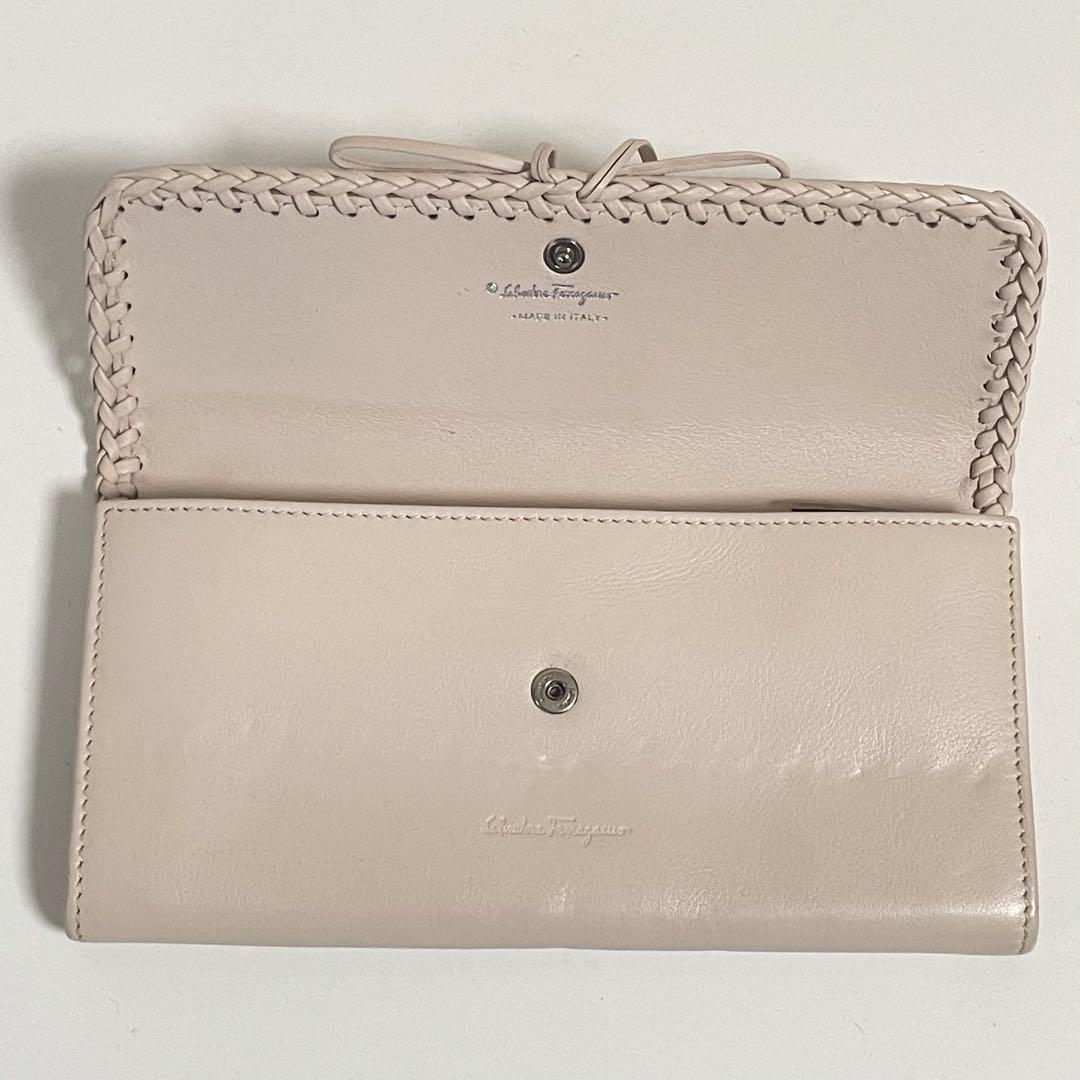 未使用⭐︎サルヴァトーレ フェラガモ　Ferragamo レザー 長財布 リボン