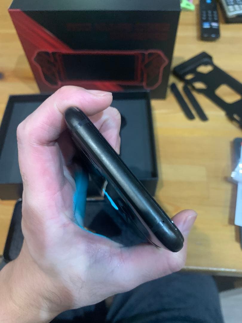 必見★ASUS ROG PHONE 2★ゲーミングスマホ！512GB!国内技適有