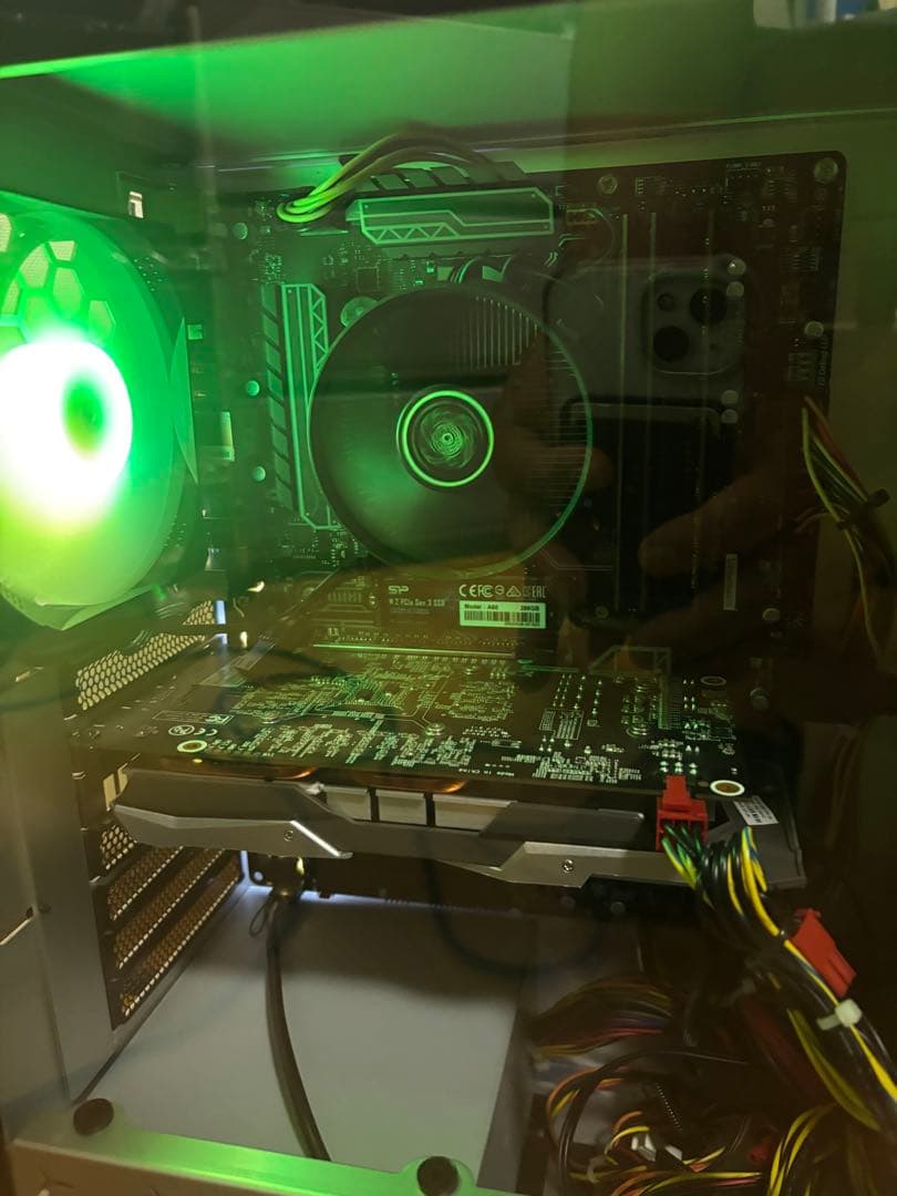 月末値下げ！割とカッコよく光る！自作ゲーミングPC中古。新品M.2SSD i7