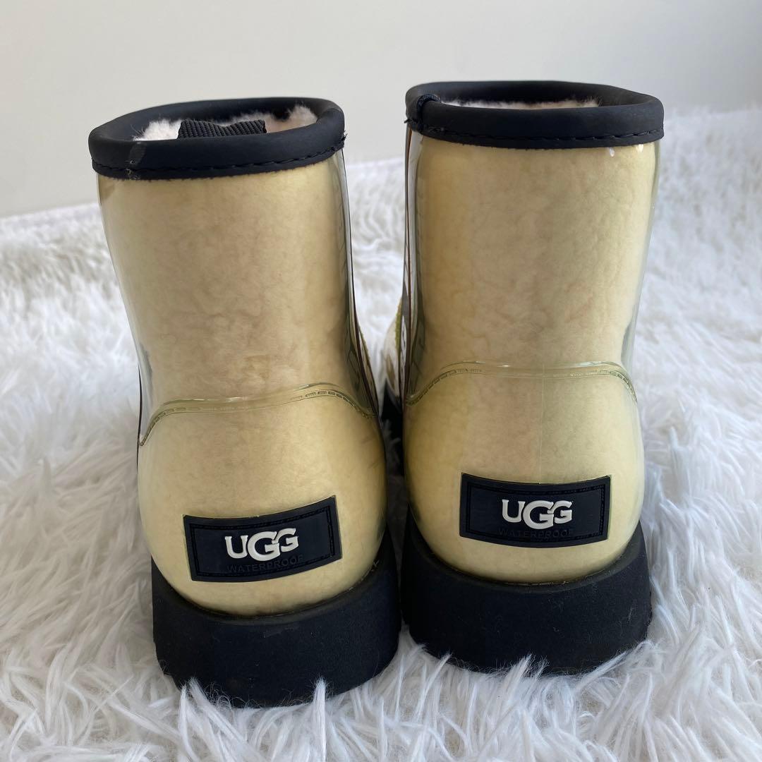 UGG アグ　レインブーツ　ボア　クリア　ベージュ　クリーム　ロゴ入り　長靴