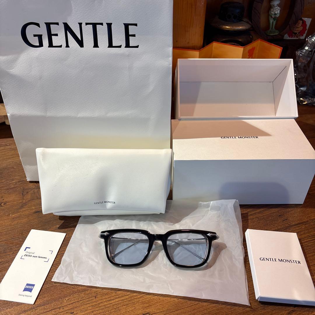 ジェントルモンスター　ブルーレンズ試着のみ即完売品です。