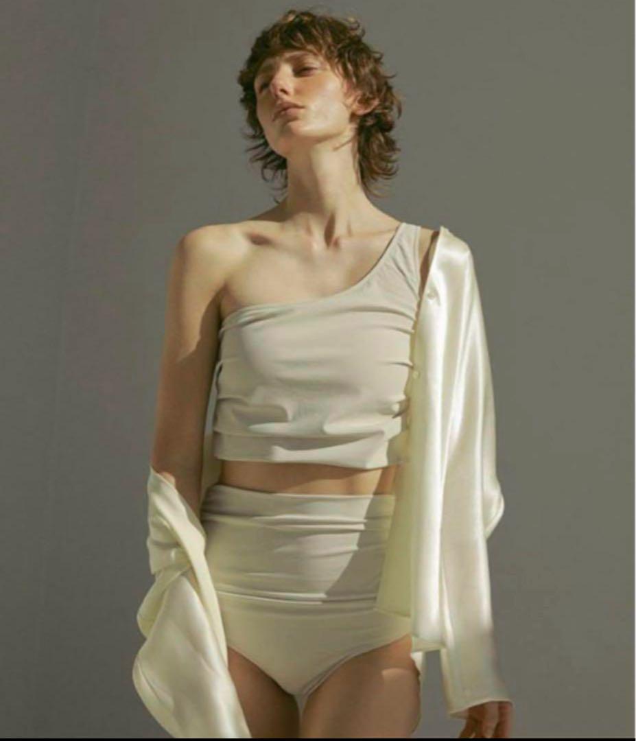 【未使用に近い】ETRE TOKYO｜サイドタックワンショルダースイムウェア