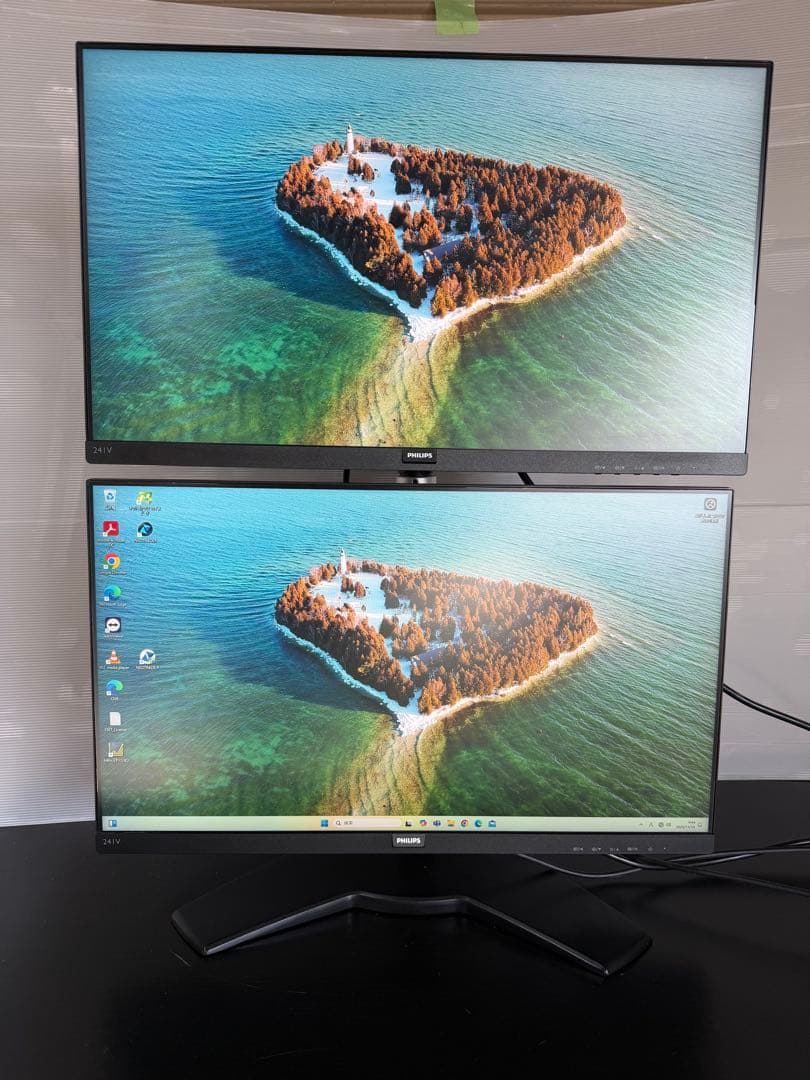 動作品 2面 24インチ PHILIPS デュアルディスプレイ 2画面②