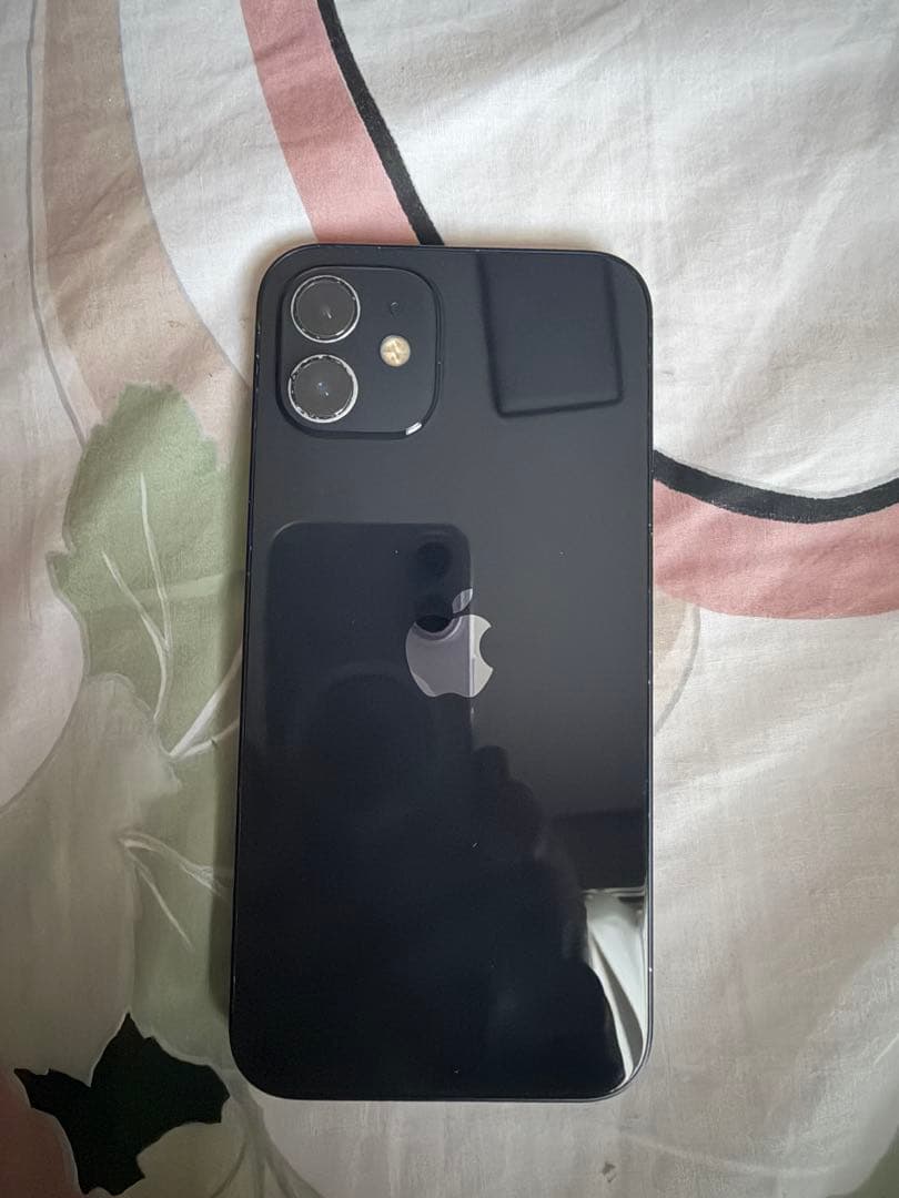 iPhone 12 64GB ブラック 本体