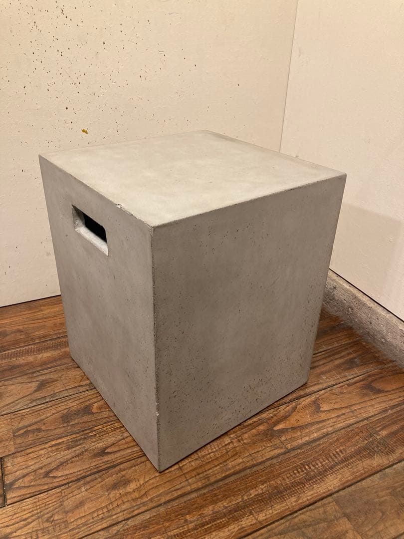 SaVeri サベリ Dessau Chair ガーデンスツール セメント 屋外