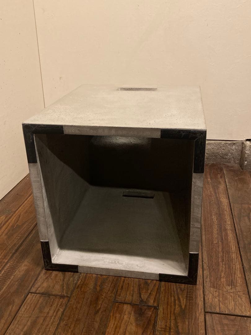 SaVeri サベリ Dessau Chair ガーデンスツール セメント 屋外