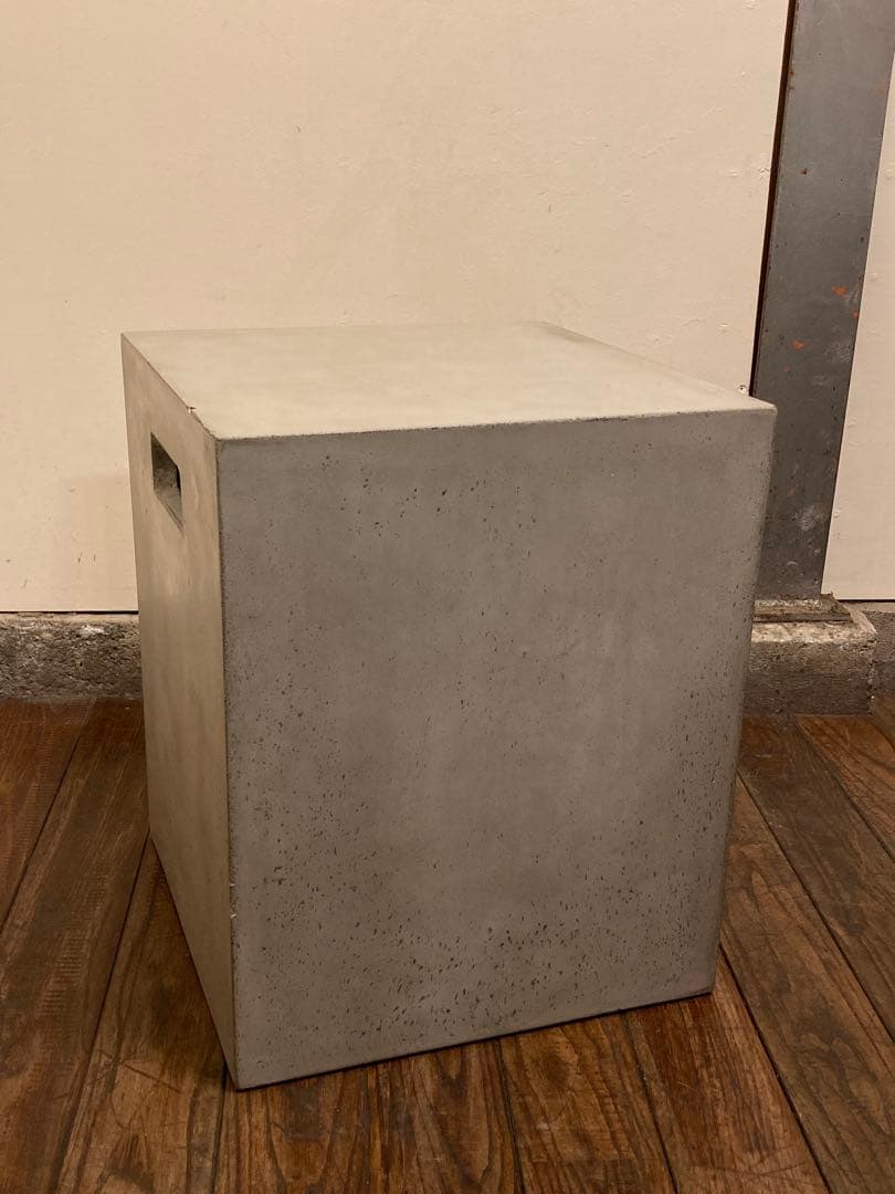 SaVeri サベリ Dessau Chair ガーデンスツール セメント 屋外