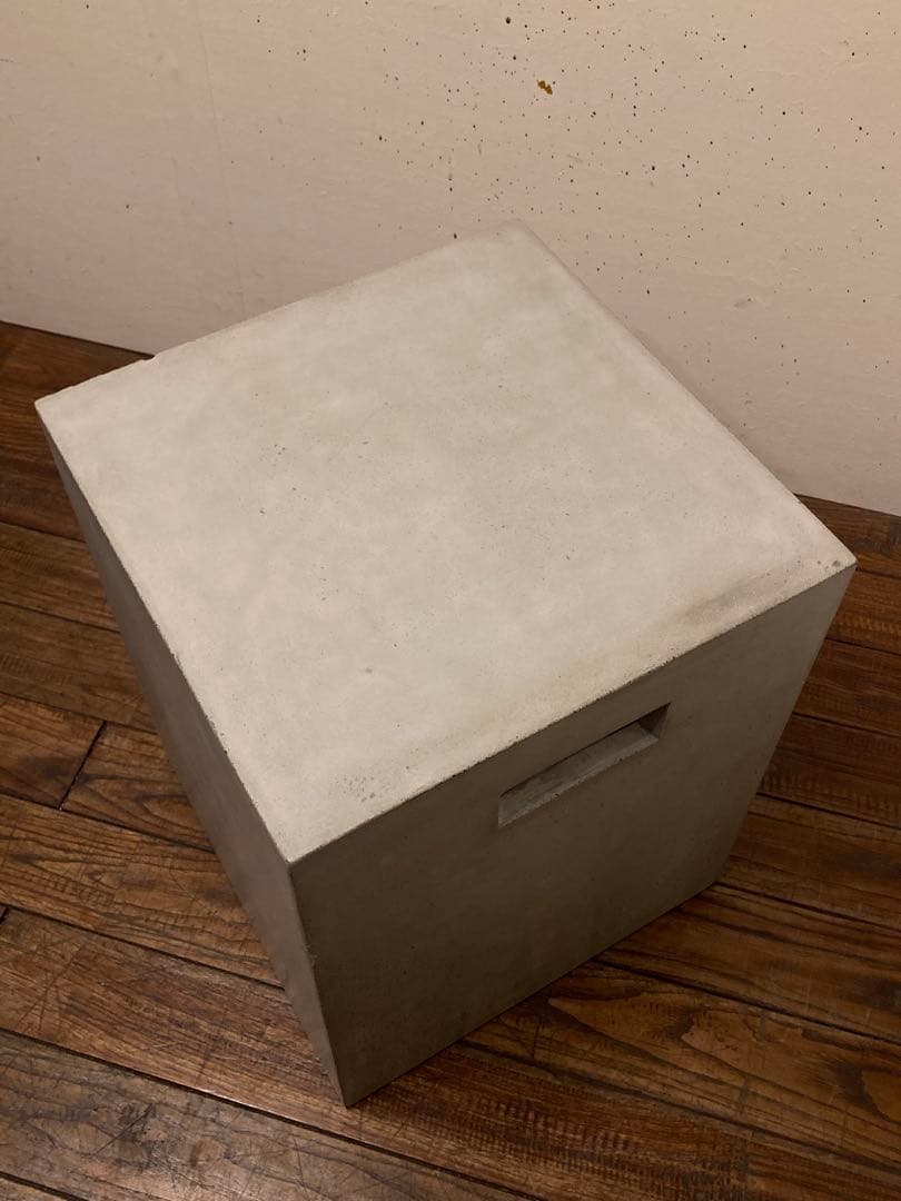 SaVeri サベリ Dessau Chair ガーデンスツール セメント 屋外