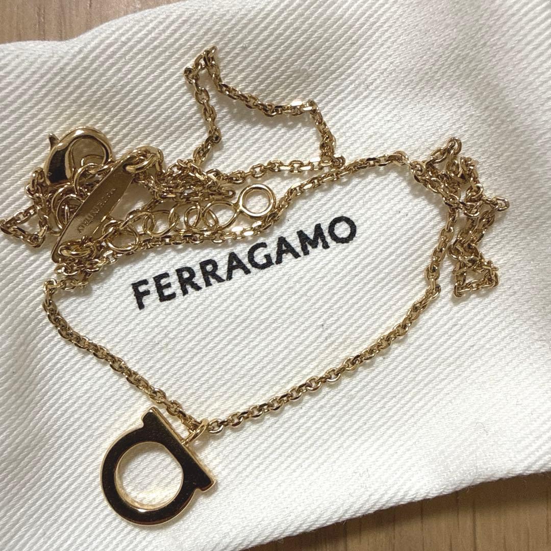 FERRAGAMO ガンチーニ ネックレス L ゴールド