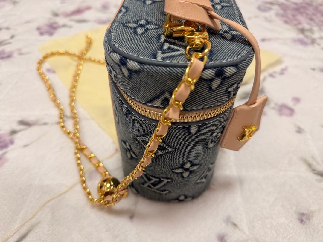 ★ノベルティLouis Vuittonエンボスデニムバッグ