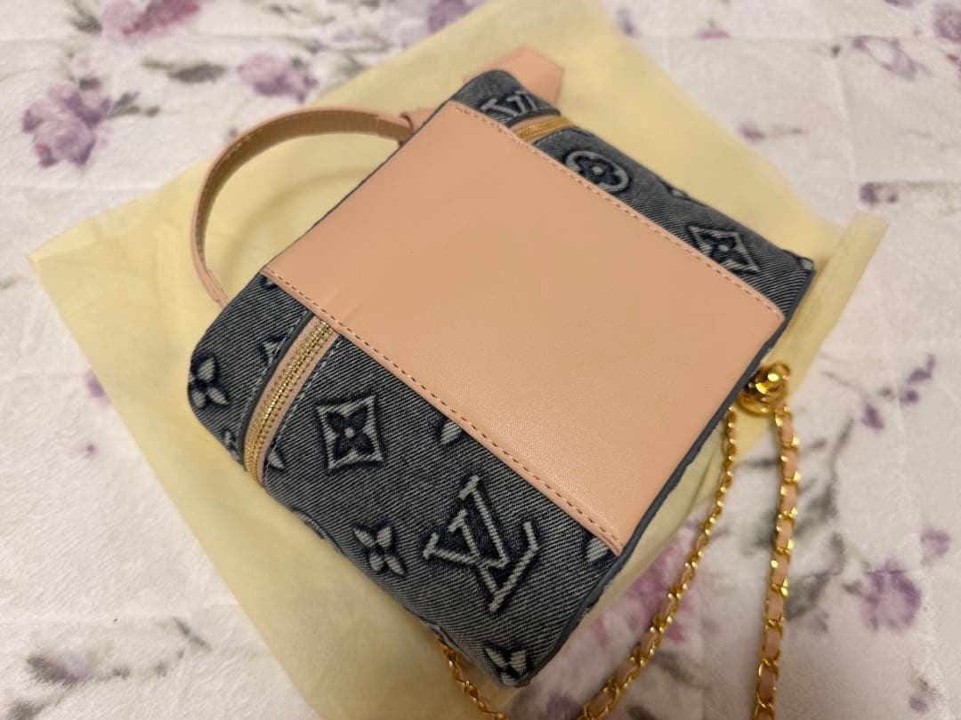 ★ノベルティLouis Vuittonエンボスデニムバッグ